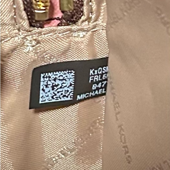 Michael Kors Jet Set with Zip Chain Crossbody - Picture 14 of 14